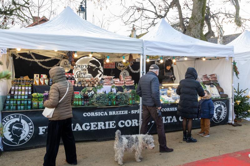 2025-12-06-07-marche-de-Noel-web-9667