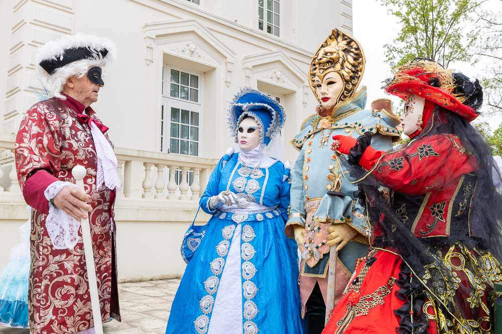 2026-04-12-balades-des-costumes-extraordinaires-mairie-site-9033