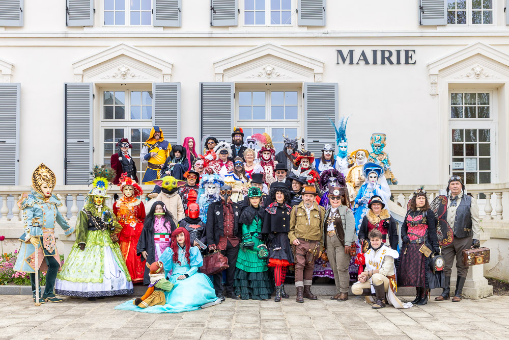 2026-04-12-balades-des-costumes-extraordinaires-mairie-site-9040