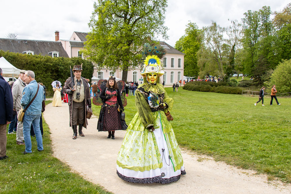 2026-04-12-balades-des-costumes-extraordinaires-parc-site-0417